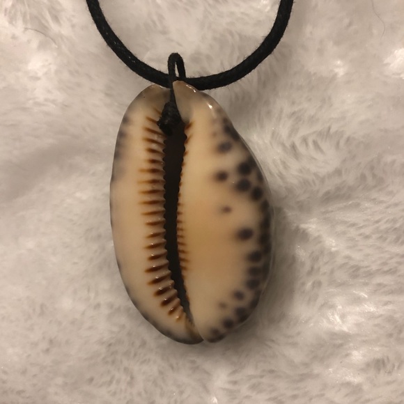 Caribbean Shell necklace - Picture 5 of 7